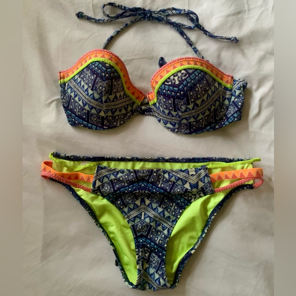 VS The Knockout Bikini  (Top 34B/S)